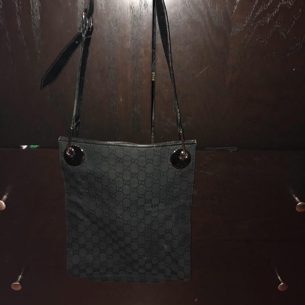 Gucci crossbody purse.